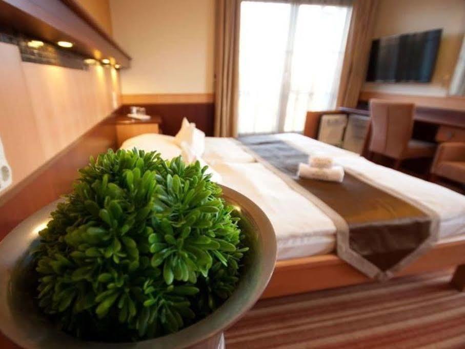Xavin Wellness Hotel & Restaurant Harkány Zewnętrze zdjęcie